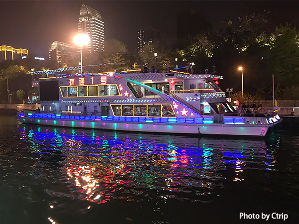 Take a Cruise in Liujiang River