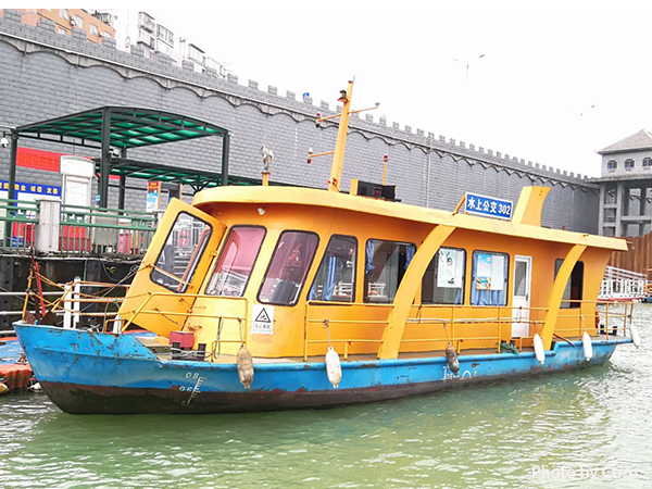 Take a Water Bus in Liujiang River